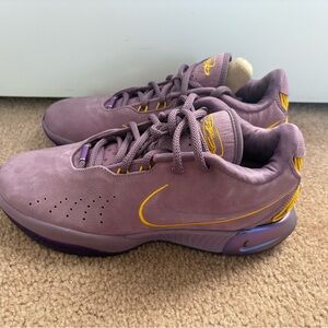 Nike Men's Purple Athletic Shoes